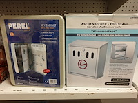 Volledige inhoud rek koffers - afbeelding 6 van  11