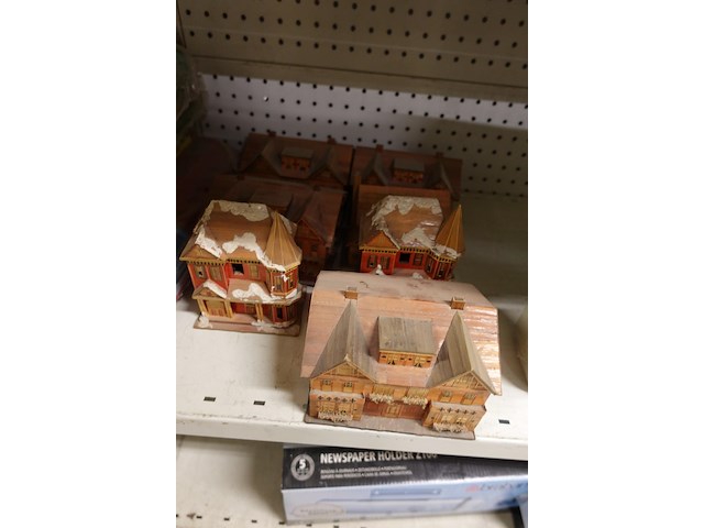 Volledige inhoud rek koffers - afbeelding 7 van  11