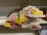 Volledige inhoud rek koffers - afbeelding 8 van  11