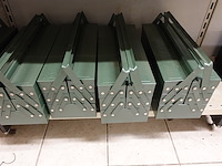 Volledige inhoud rek koffers - afbeelding 10 van  11