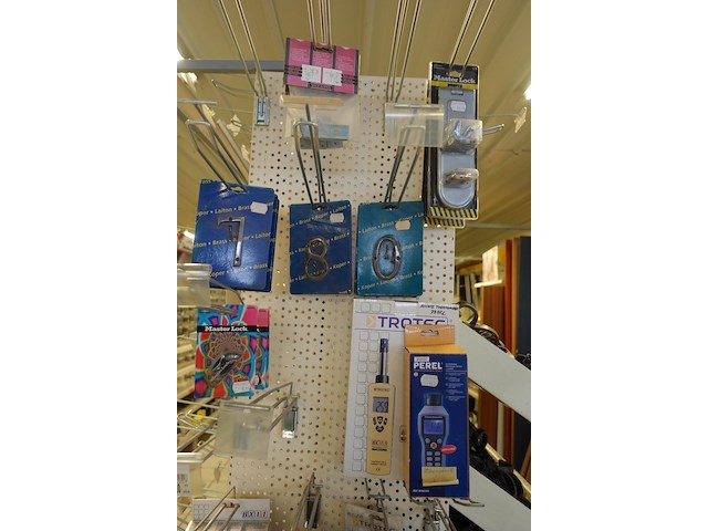 Volledige inhoud rek meettoestellen - afbeelding 5 van  5