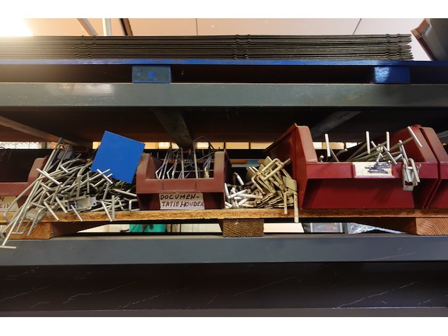 Volledige inhoud rek metaal - afbeelding 11 van  36