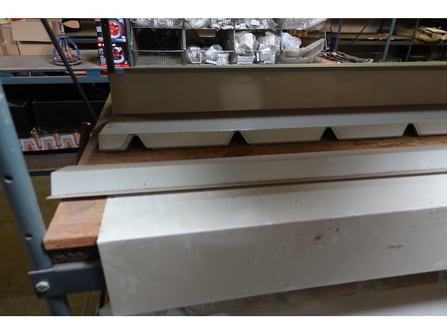 Volledige inhoud rek metaal - afbeelding 12 van  36