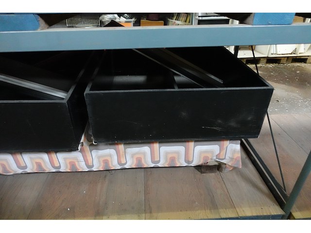 Volledige inhoud rek metaal - afbeelding 26 van  36