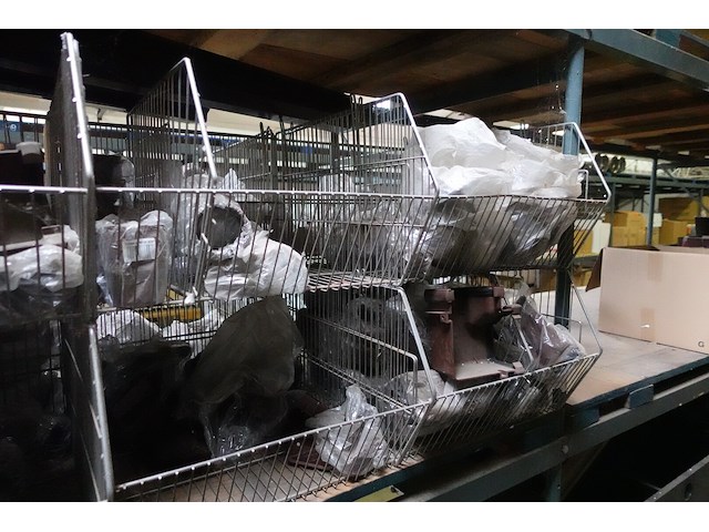 Volledige inhoud rek metaal - afbeelding 30 van  36