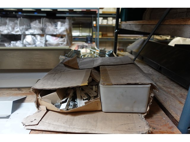 Volledige inhoud rek metaal - afbeelding 32 van  36