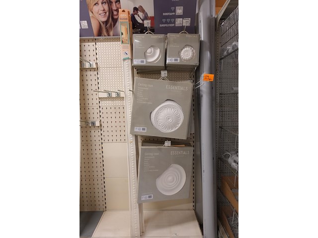 Volledige inhoud rek omlijstingen - afbeelding 4 van  11