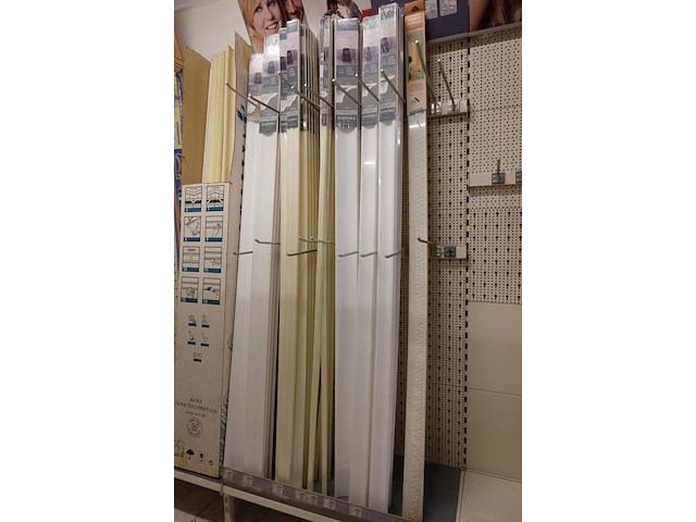 Volledige inhoud rek omlijstingen - afbeelding 7 van  11