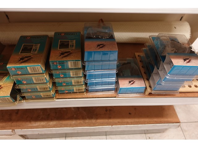 Volledige inhoud rek producten - afbeelding 2 van  20