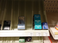 Volledige inhoud rek producten - afbeelding 2 van  23