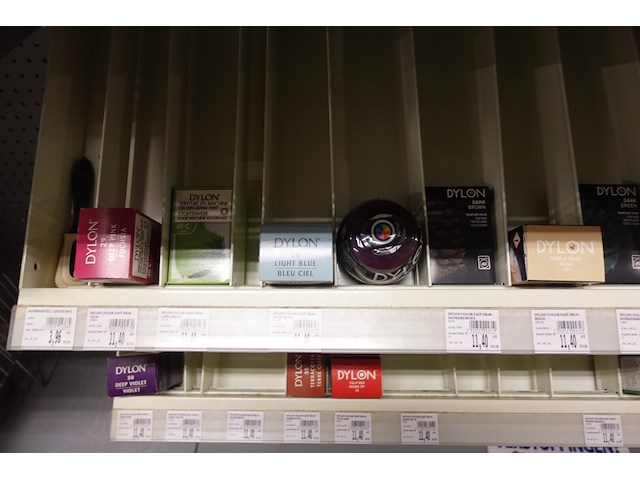 Volledige inhoud rek producten - afbeelding 3 van  23