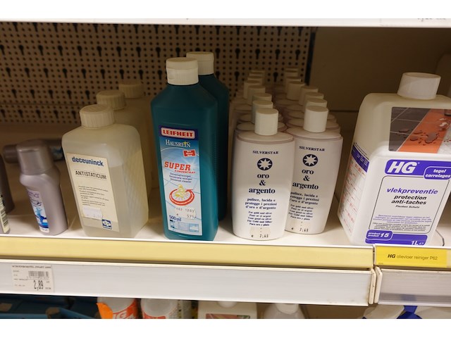 Volledige inhoud rek producten - afbeelding 15 van  23