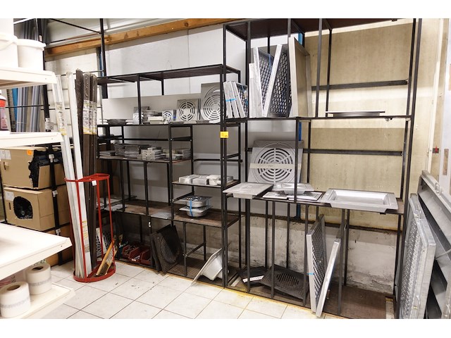 Volledige inhoud rek putdeksels - afbeelding 1 van  10