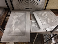 Volledige inhoud rek putdeksels - afbeelding 3 van  10