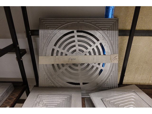 Volledige inhoud rek putdeksels - afbeelding 4 van  10