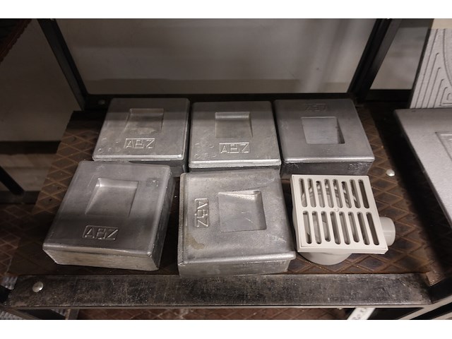 Volledige inhoud rek putdeksels - afbeelding 5 van  10