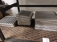 Volledige inhoud rek putdeksels - afbeelding 6 van  10