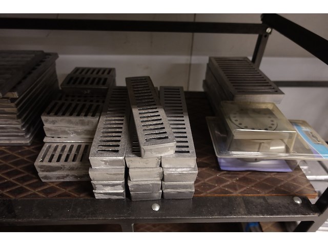 Volledige inhoud rek putdeksels - afbeelding 7 van  10