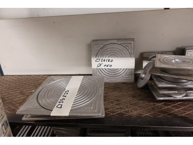 Volledige inhoud rek putdeksels - afbeelding 8 van  10