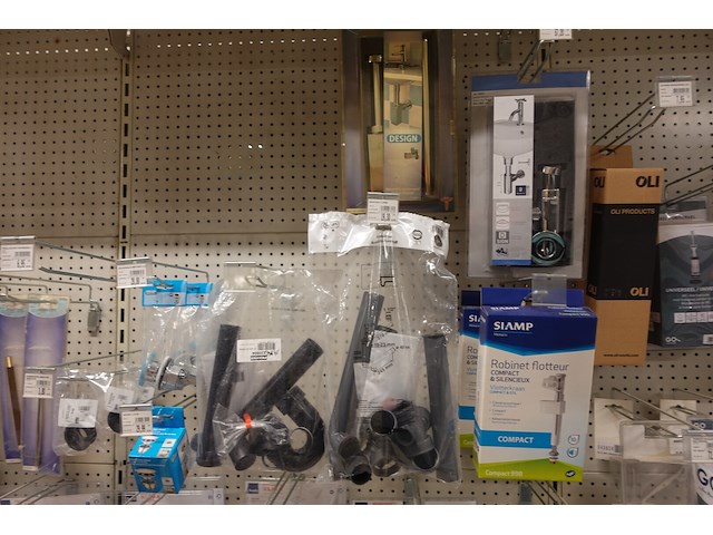 Volledige inhoud rek sanitair toebehoren - afbeelding 2 van  24