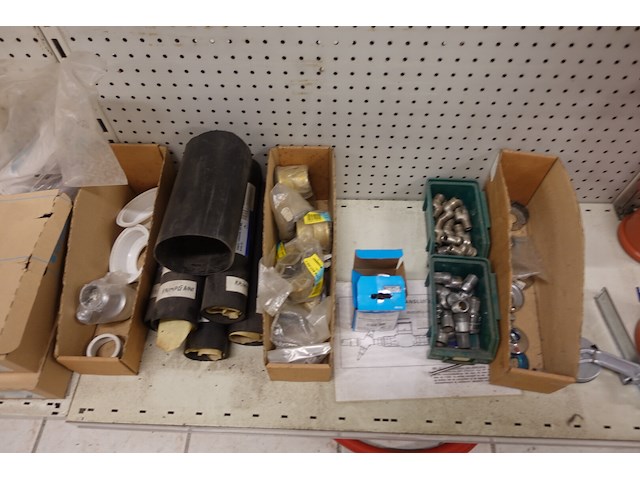 Volledige inhoud rek sanitair toebehoren - afbeelding 3 van  24