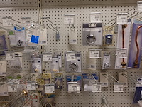 Volledige inhoud rek sanitair toebehoren - afbeelding 5 van  24