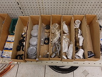 Volledige inhoud rek sanitair toebehoren - afbeelding 6 van  24