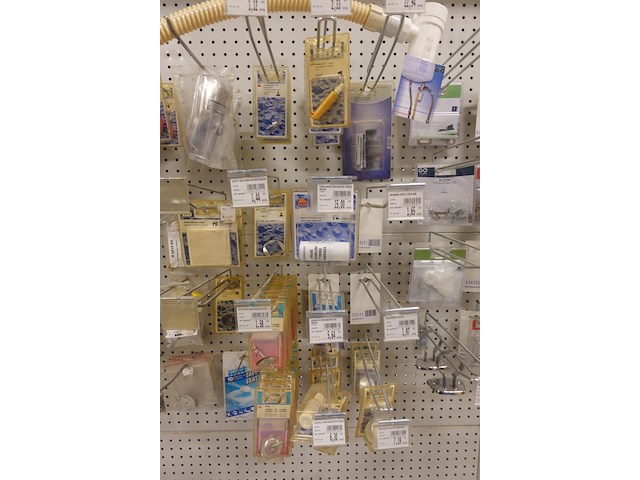 Volledige inhoud rek sanitair toebehoren - afbeelding 7 van  24