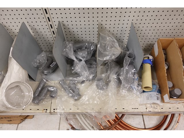 Volledige inhoud rek sanitair toebehoren - afbeelding 8 van  24