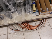 Volledige inhoud rek sanitair toebehoren - afbeelding 9 van  24