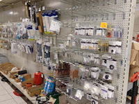 Volledige inhoud rek sanitair toebehoren - afbeelding 1 van  24