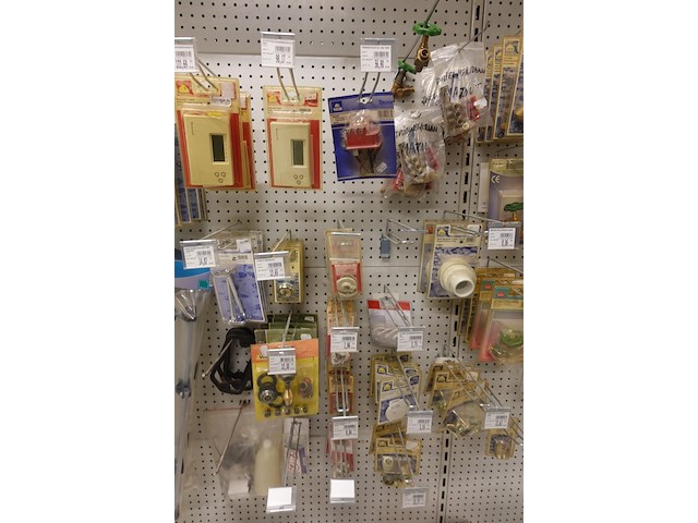 Volledige inhoud rek sanitair toebehoren - afbeelding 13 van  24