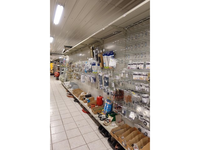 Volledige inhoud rek sanitair toebehoren - afbeelding 12 van  24