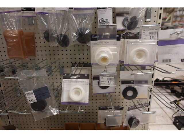 Volledige inhoud rek sanitair toebehoren - afbeelding 19 van  24