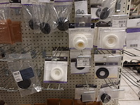 Volledige inhoud rek sanitair toebehoren - afbeelding 19 van  24