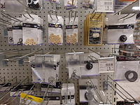 Volledige inhoud rek sanitair toebehoren - afbeelding 20 van  24