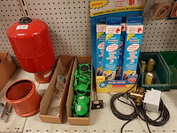 Volledige inhoud rek sanitair toebehoren - afbeelding 22 van  24