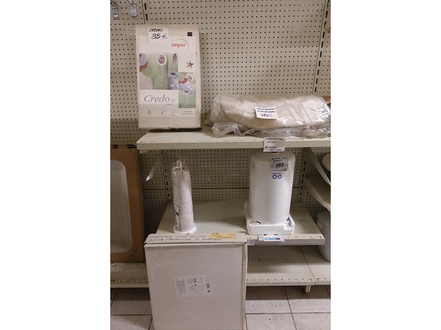 Volledige inhoud rek sanitair toebehoren - afbeelding 4 van  21