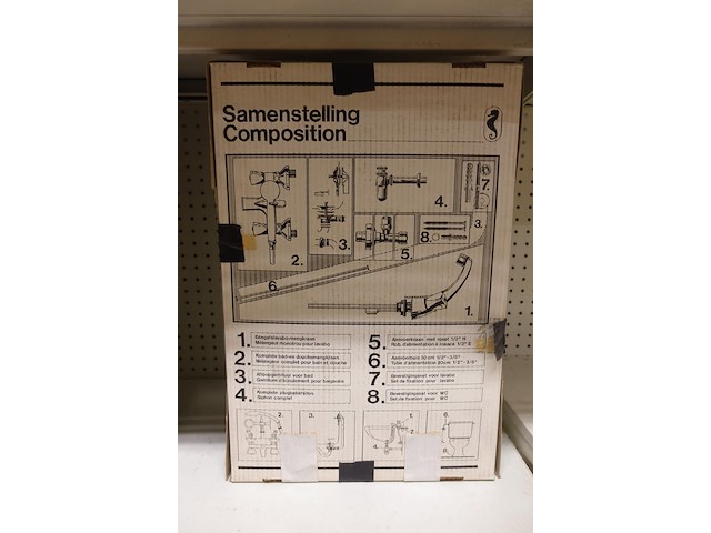 Volledige inhoud rek sanitair toebehoren - afbeelding 16 van  21