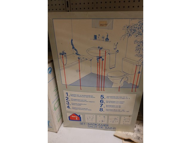 Volledige inhoud rek sanitair toebehoren - afbeelding 17 van  21