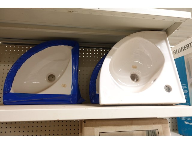 Volledige inhoud rek sanitair toebehoren - afbeelding 20 van  21