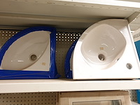 Volledige inhoud rek sanitair toebehoren - afbeelding 20 van  21