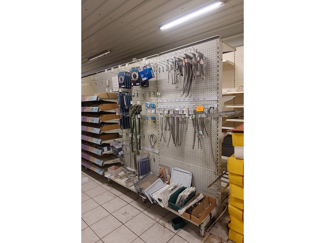 Volledige inhoud rek sanitair toebehoren - afbeelding 1 van  14