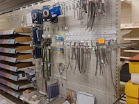 Volledige inhoud rek sanitair toebehoren - afbeelding 1 van  14