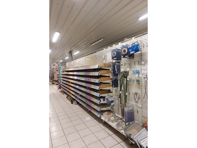 Volledige inhoud rek sanitair toebehoren - afbeelding 7 van  14