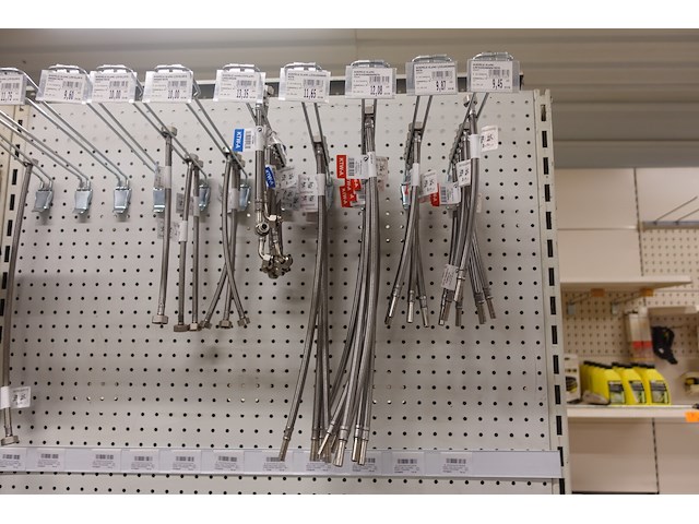 Volledige inhoud rek sanitair toebehoren - afbeelding 8 van  14