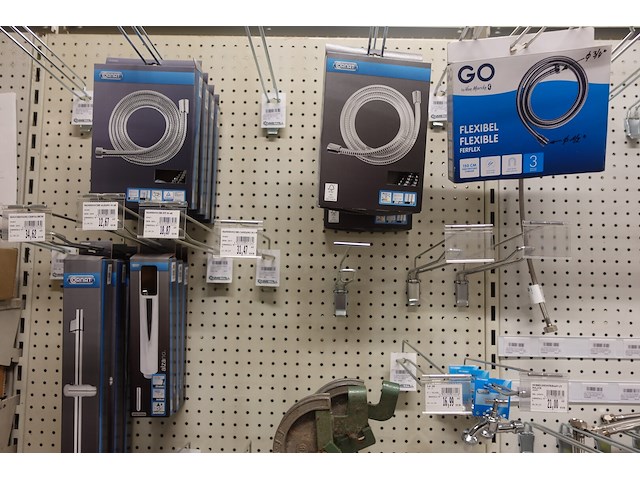 Volledige inhoud rek sanitair toebehoren - afbeelding 11 van  14