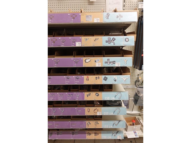 Volledige inhoud rek sanitair toebehoren - afbeelding 14 van  14