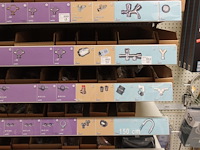 Volledige inhoud rek sanitair toebehoren - afbeelding 14 van  14