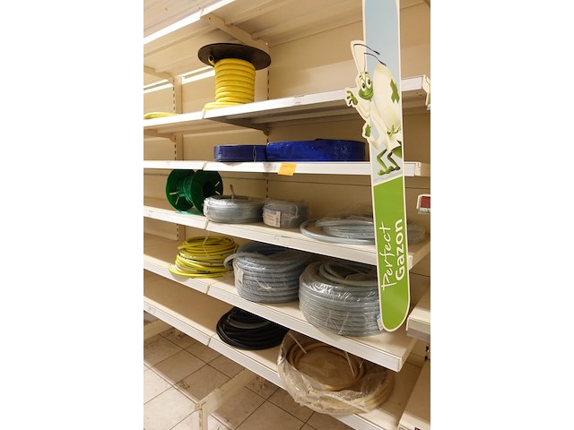 Volledige inhoud rek slangen - afbeelding 1 van  10